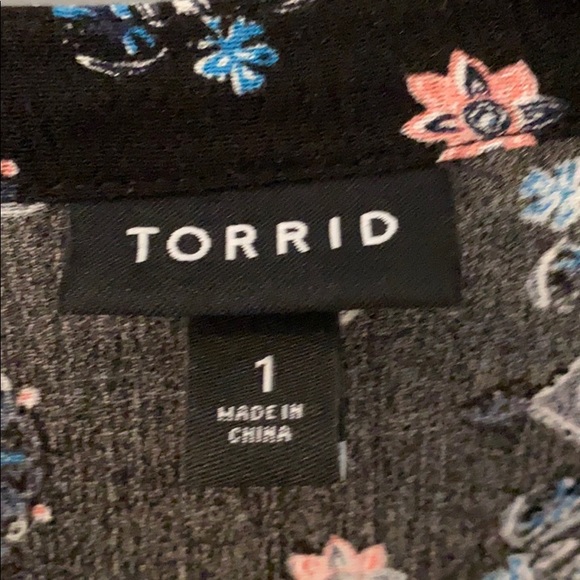 TORRID MEDALLION PRINT BUTTON FRONT TUNIC - Picture 2 of 2